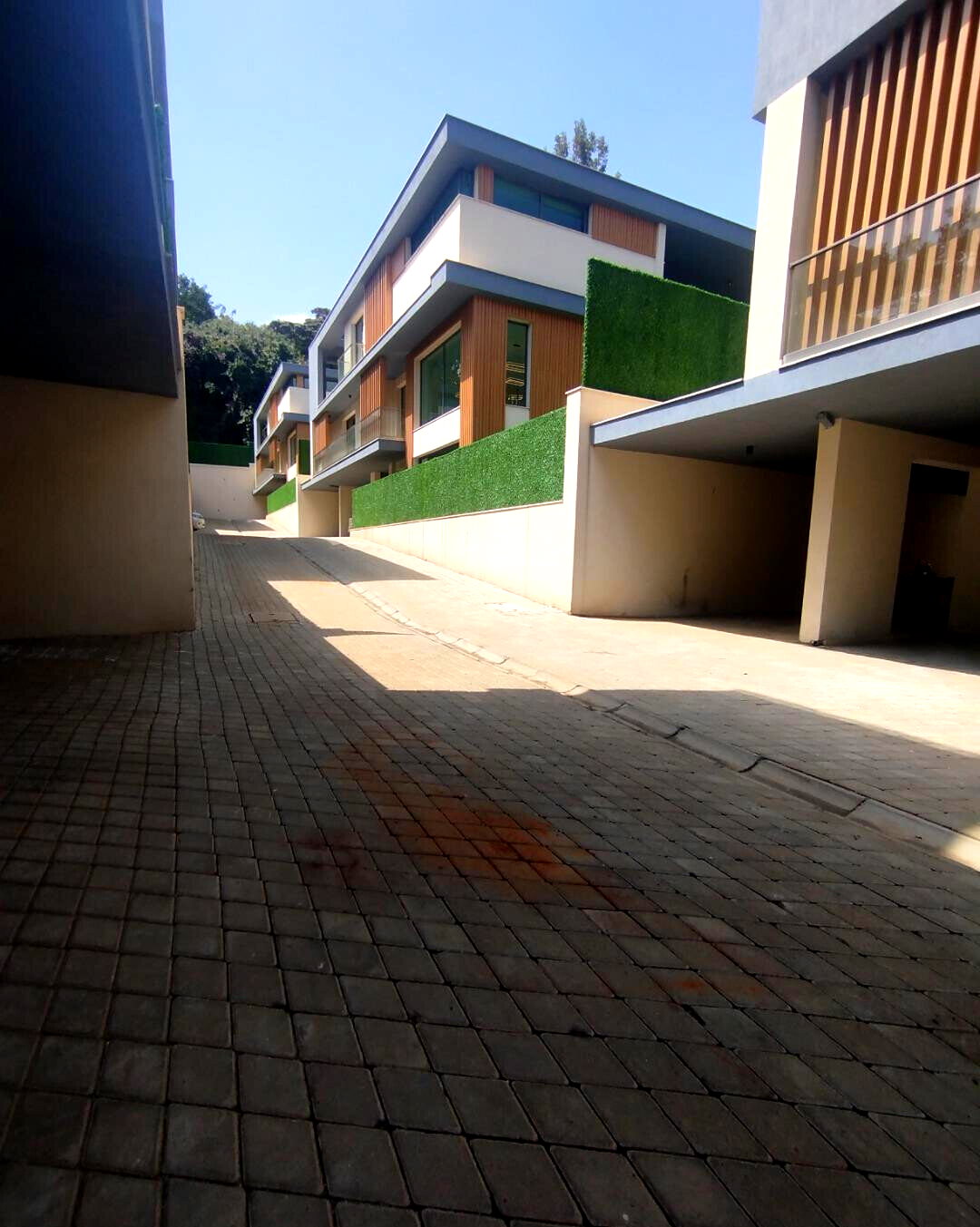 Newly Built 5BR All-Ensuite Townhouse with Gym & Garden - Lavington