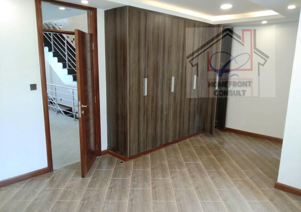 5-Ensuite Villa with Elevator & Pool - Spring Valley