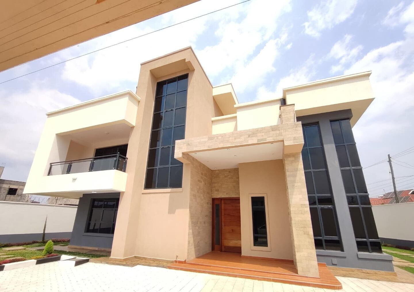 4BR Townhouse with DSQ & Ready Title - Thika Githingiri