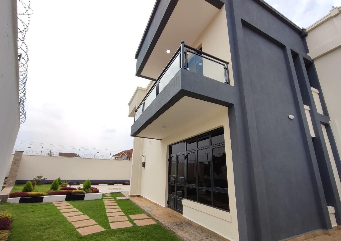 4BR Townhouse with DSQ & Ready Title - Thika Githingiri
