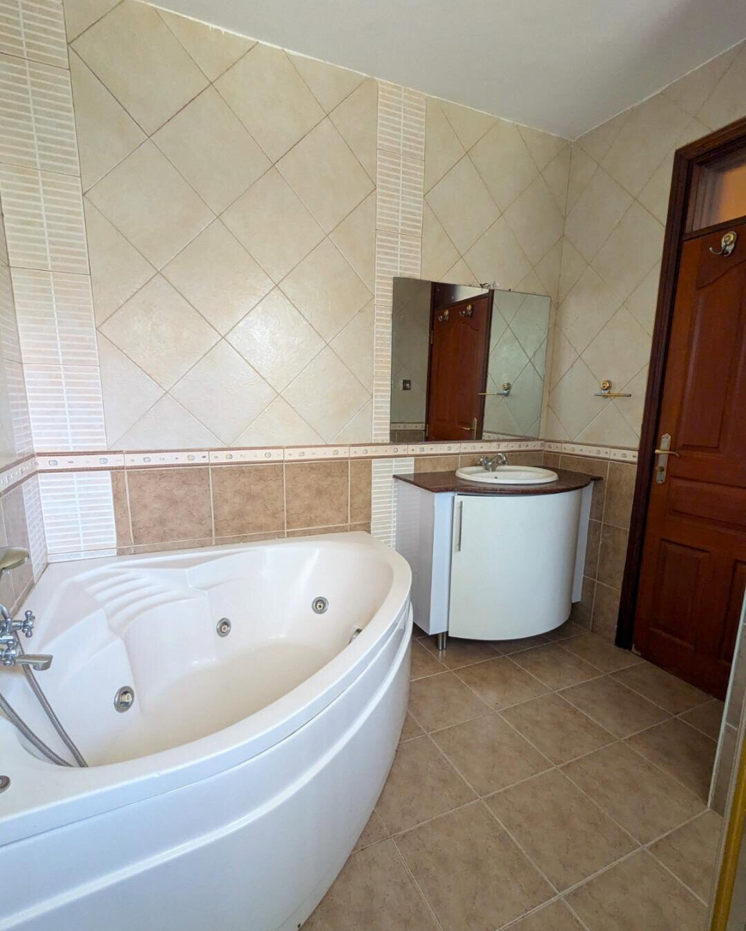 4BR Townhouse with Gym & Garden in Westlands