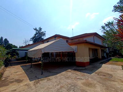 5bdrm House in Thome Estate for sale - Image 9