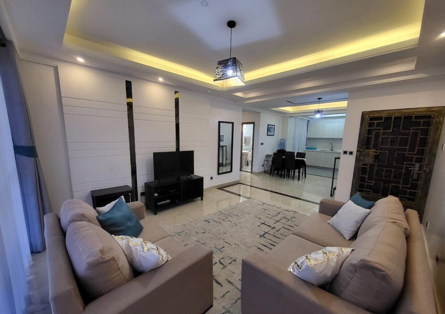 2BR All-Ensuite with Rooftop Garden & Pool - Kilimani