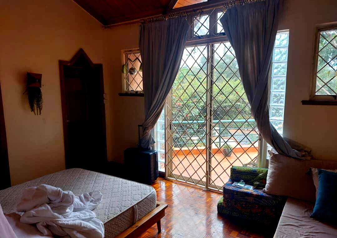4BR Townhouse with Sunroom & Pet-Friendly Garden - Kilimani