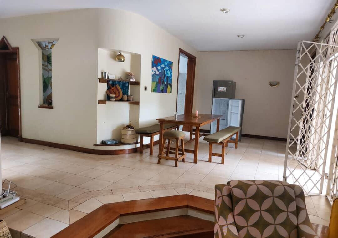 4BR Townhouse with Sunroom & Pet-Friendly Garden - Kilimani