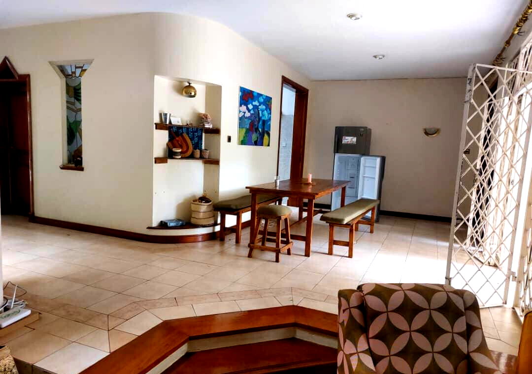 4BR Townhouse with Sunroom & Pet-Friendly Garden - Kilimani
