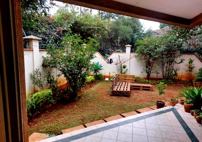 4BR Townhouse with Sunroom & Pet-Friendly Garden - Kilimani