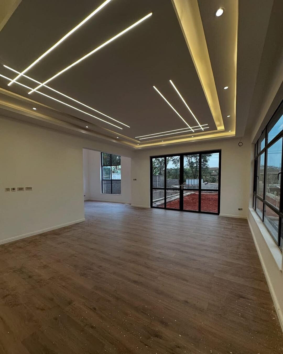 6-Ensuite Townhouse with Private Pool & DSQ - Lavington
