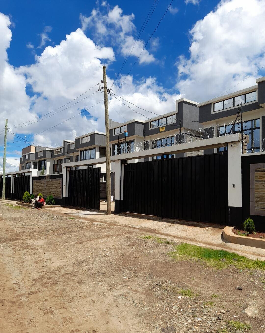 4BR All-Ensuite Maisonette with Family Room & Rooftop Terrace - Ruiru
