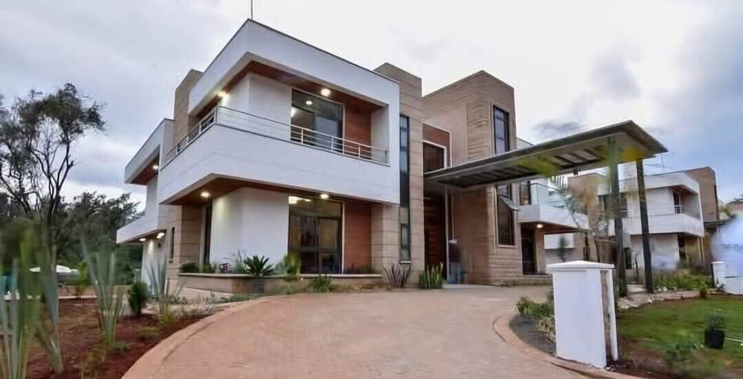 5-Ensuite Villa on Half-Acre with Shared Pool & DSQ – Karen
