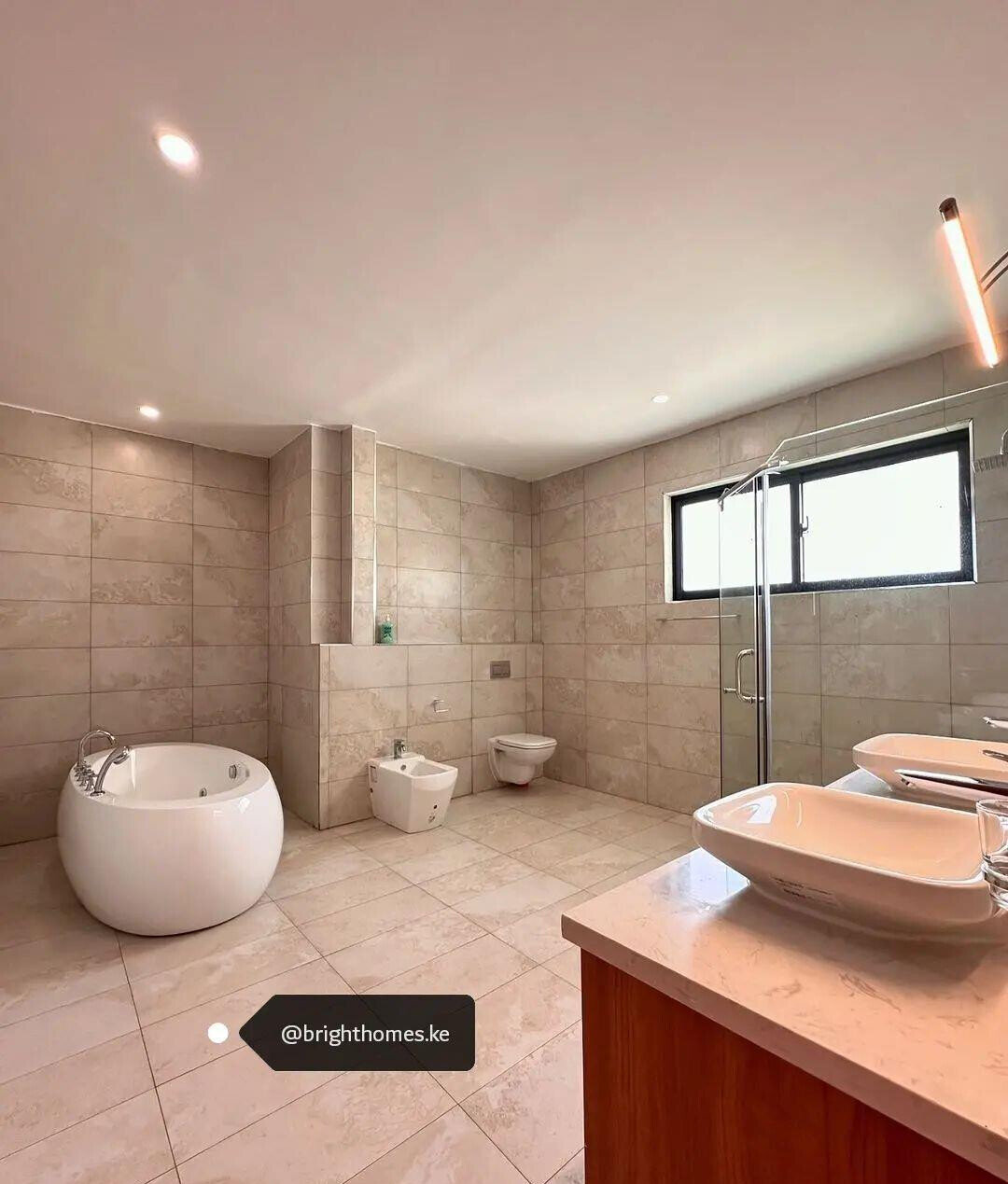 5BR All-Ensuite Townhouse with Pool & Large Private Garden - Runda