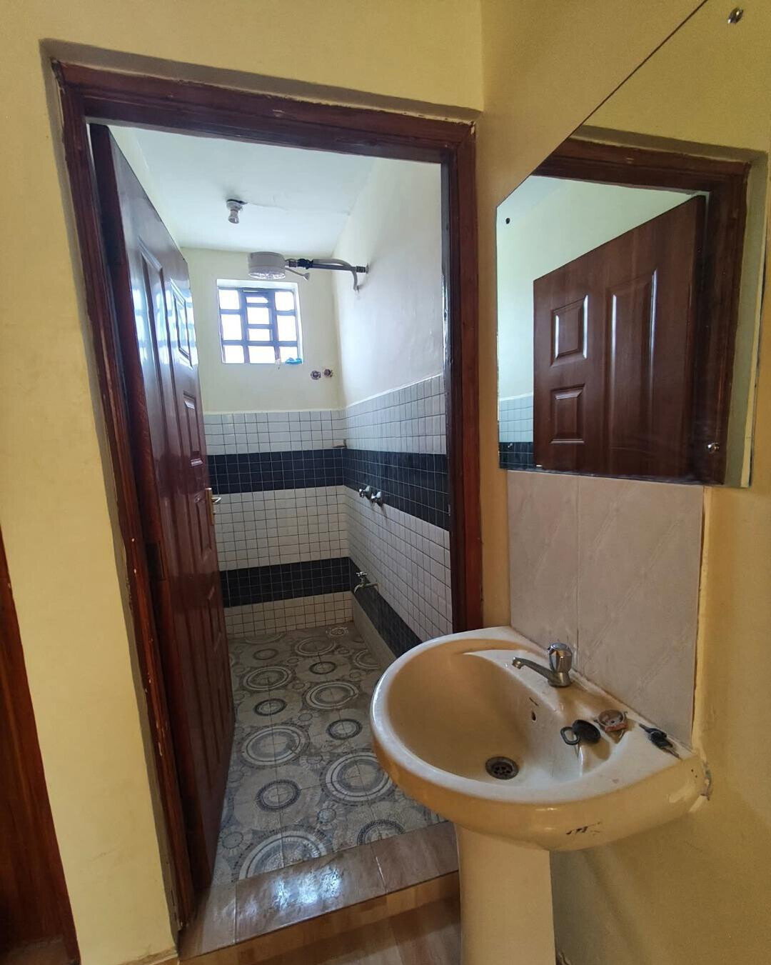 3BR Master En-Suite Townhouse 600m from Magadi Road - Rimpa