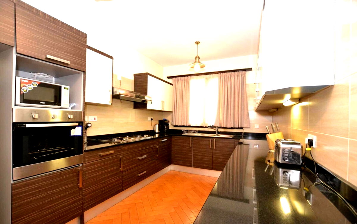 3BR Townhouse in Kyuna with Heated Pool & Gym Access