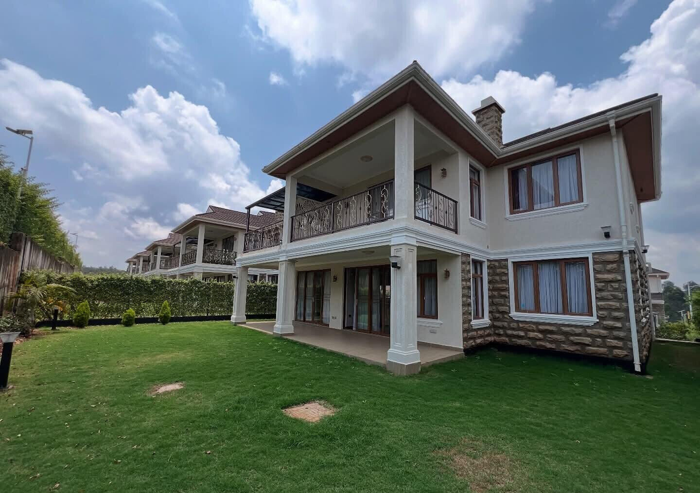 4BR Townhouse with DSQ & Golf Access - Migaa, Ridgeways