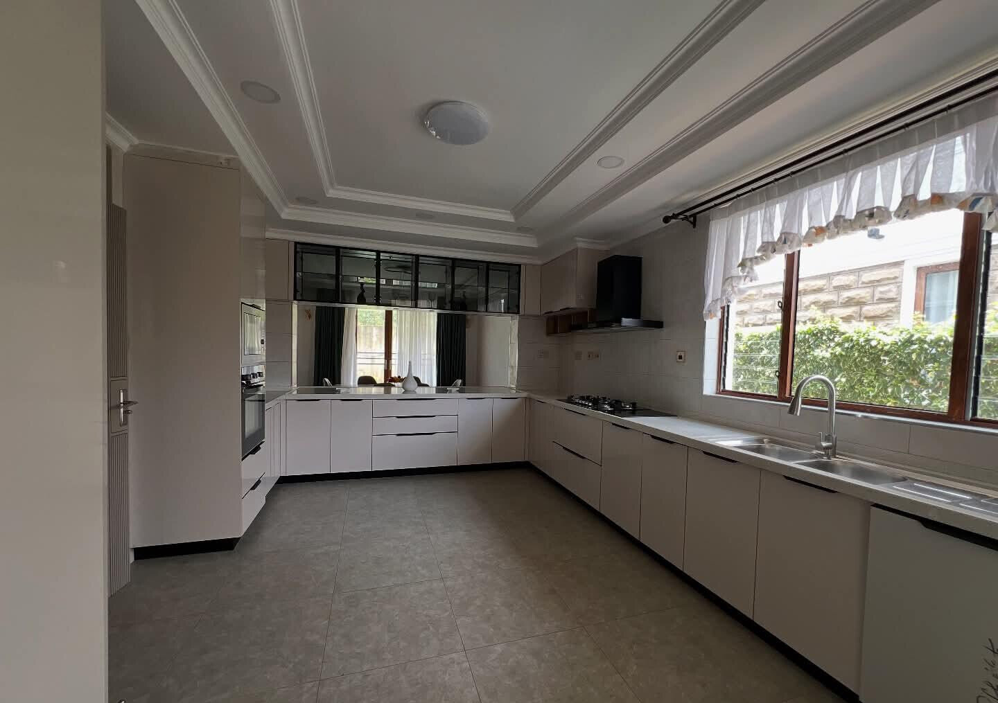 4BR Townhouse with DSQ & Golf Access - Migaa, Ridgeways