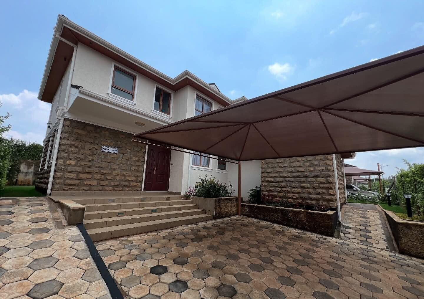 4BR Townhouse with DSQ & Golf Access - Migaa, Ridgeways