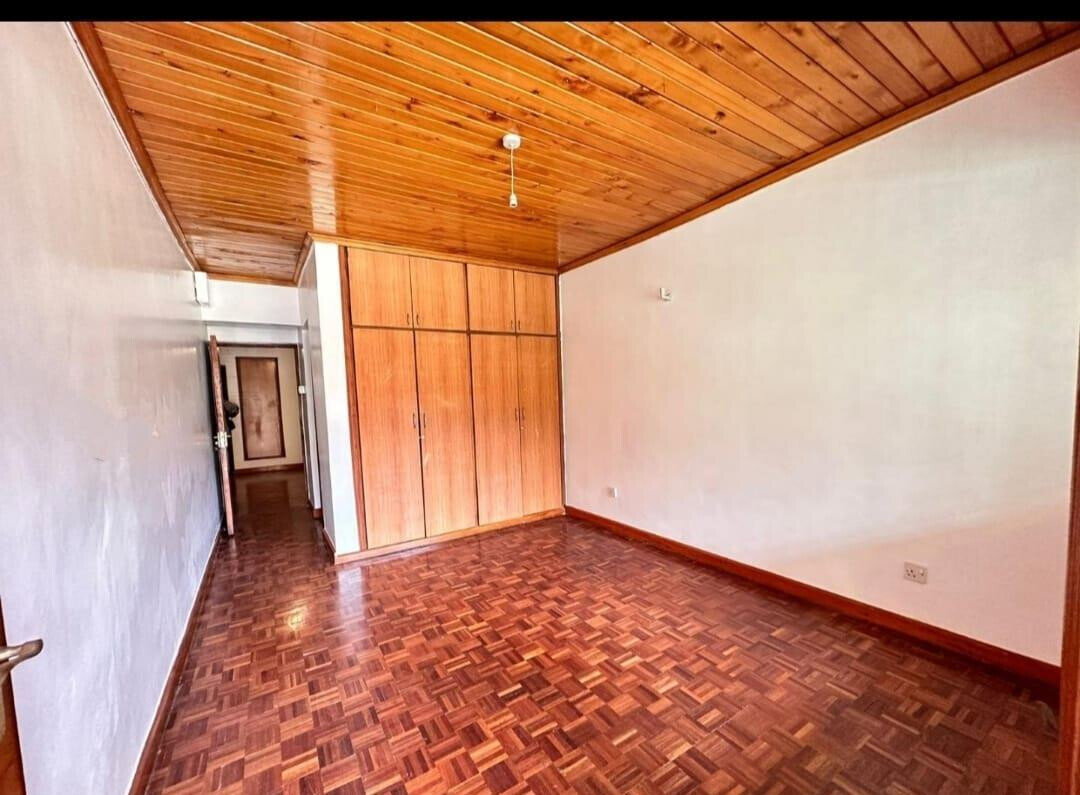 5-Ensuite Townhouse with Study & DSQ - Valley Arcade