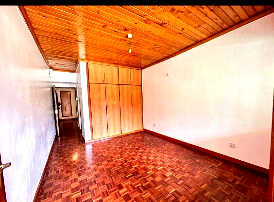5-Ensuite Townhouse with Study & DSQ - Valley Arcade