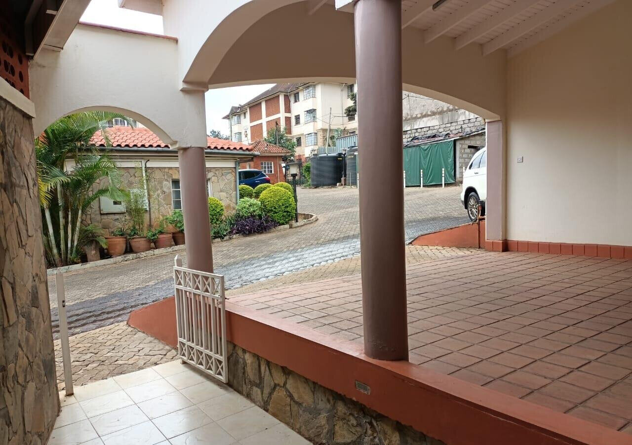 5BR Riverside Townhouse with DSQ, Pool & Solar – Nairobi