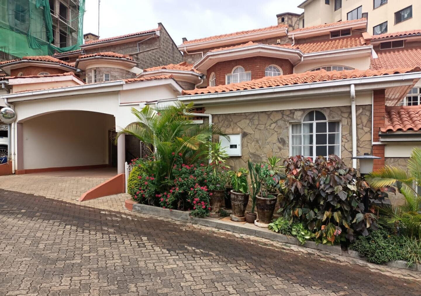 5BR Riverside Townhouse with DSQ, Pool & Solar – Nairobi