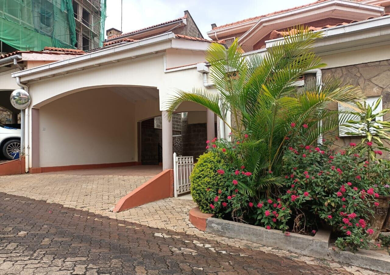 5BR Riverside Townhouse with DSQ, Pool & Solar – Nairobi
