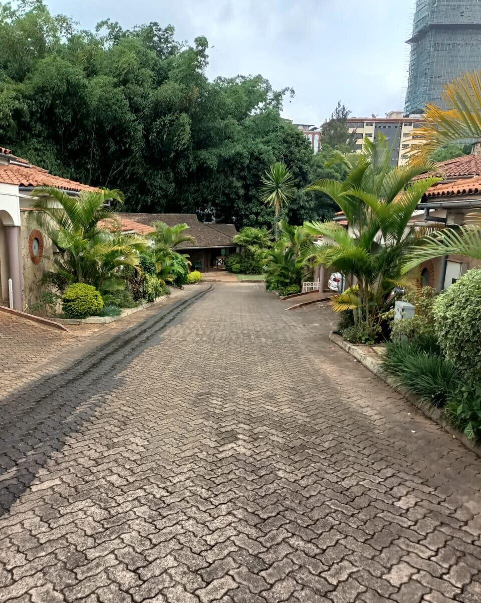 5BR Riverside Townhouse with DSQ, Pool & Solar – Nairobi