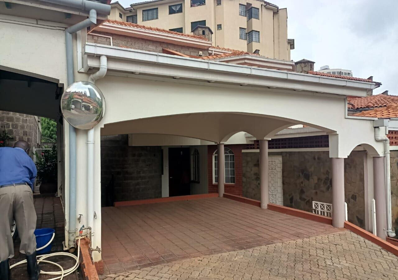 5BR Riverside Townhouse with DSQ, Pool & Solar – Nairobi