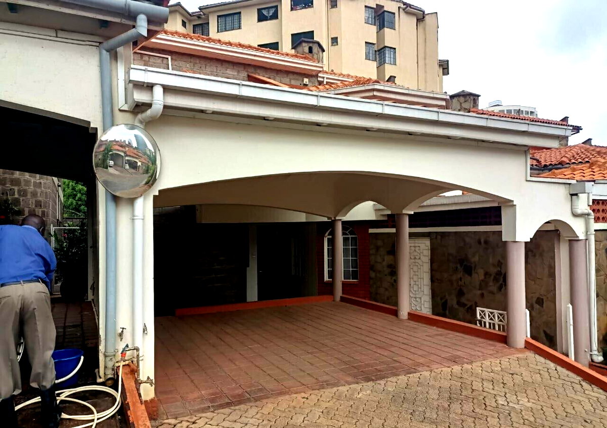 5BR Riverside Townhouse with DSQ, Pool & Solar – Nairobi