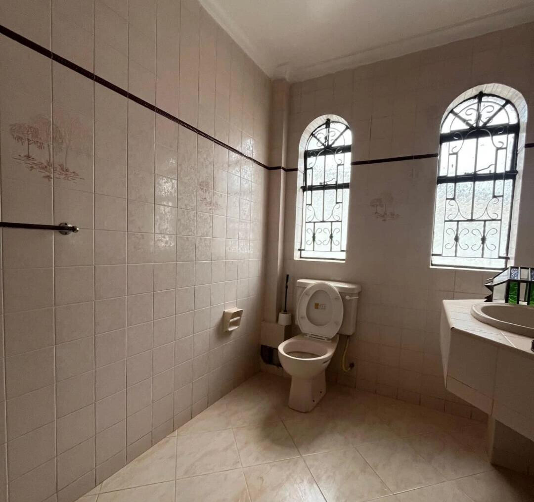 5BR Villa with Pool, Sauna & DSQ in Gated Riverside Community - Nairobi