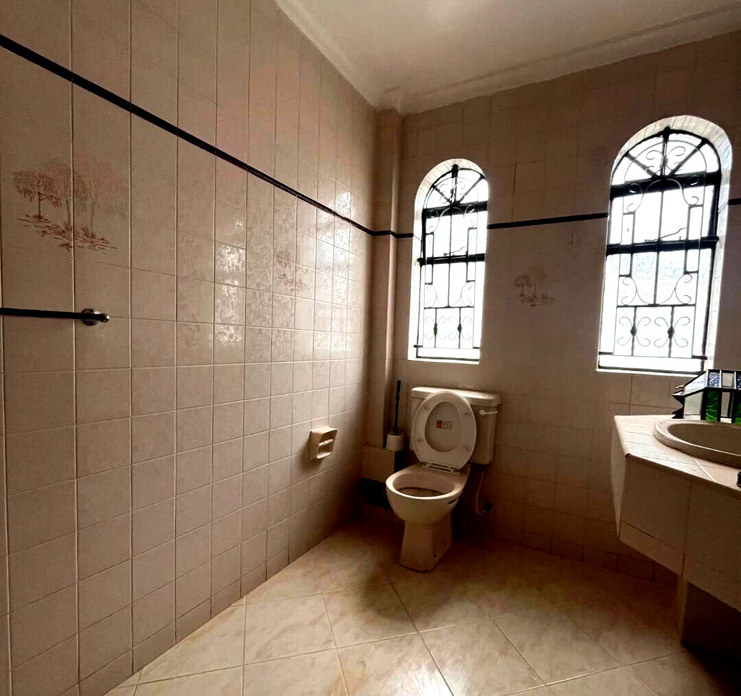 5BR Villa with Pool, Sauna & DSQ in Gated Riverside Community - Nairobi
