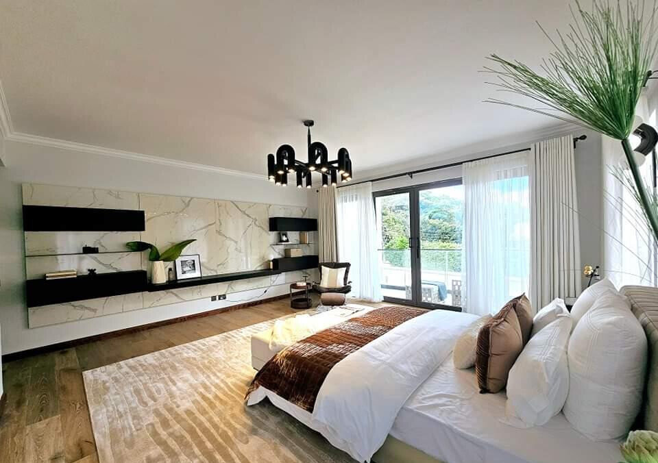 5BR Townhouse with DSQ & Scenic Terrace - Lavington