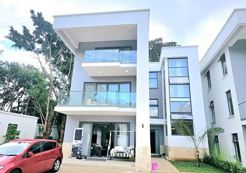 5BR Townhouse with DSQ & Scenic Terrace - Lavington