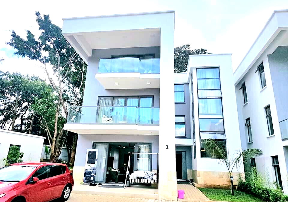 5BR Townhouse with DSQ & Scenic Terrace - Lavington