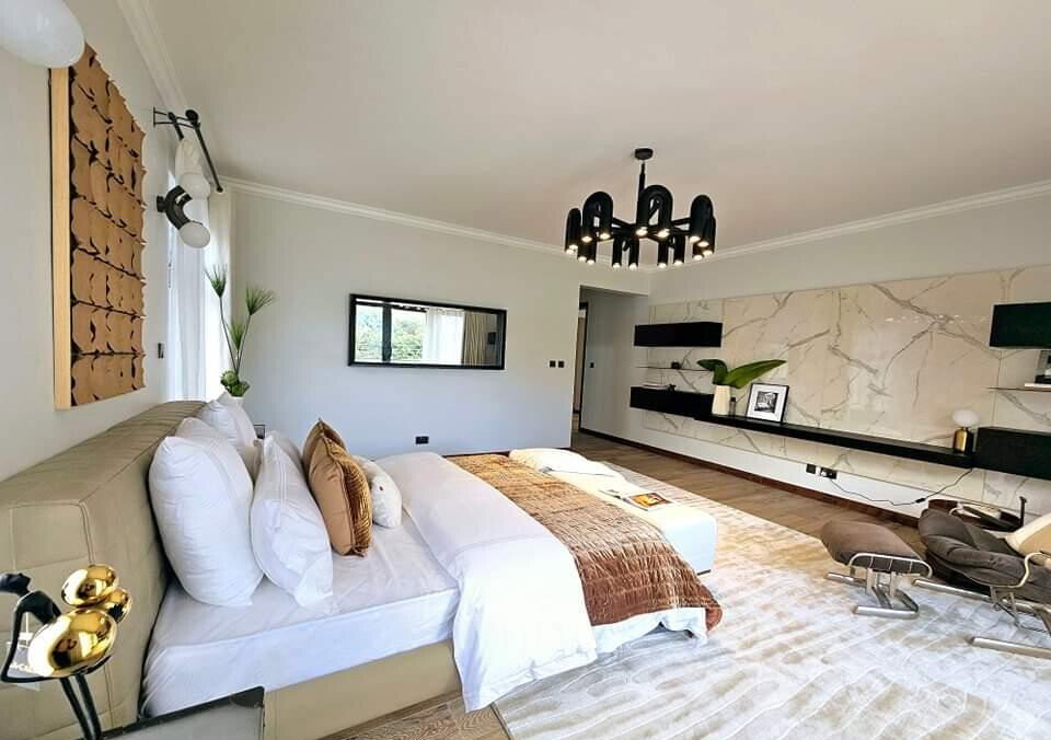 5BR Townhouse with DSQ & Scenic Terrace - Lavington