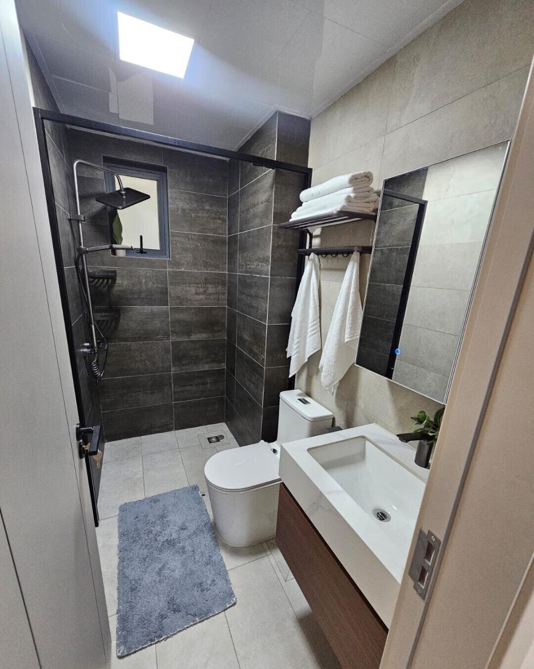2BR Apartment with Rooftop Pool & Gym - Westlands