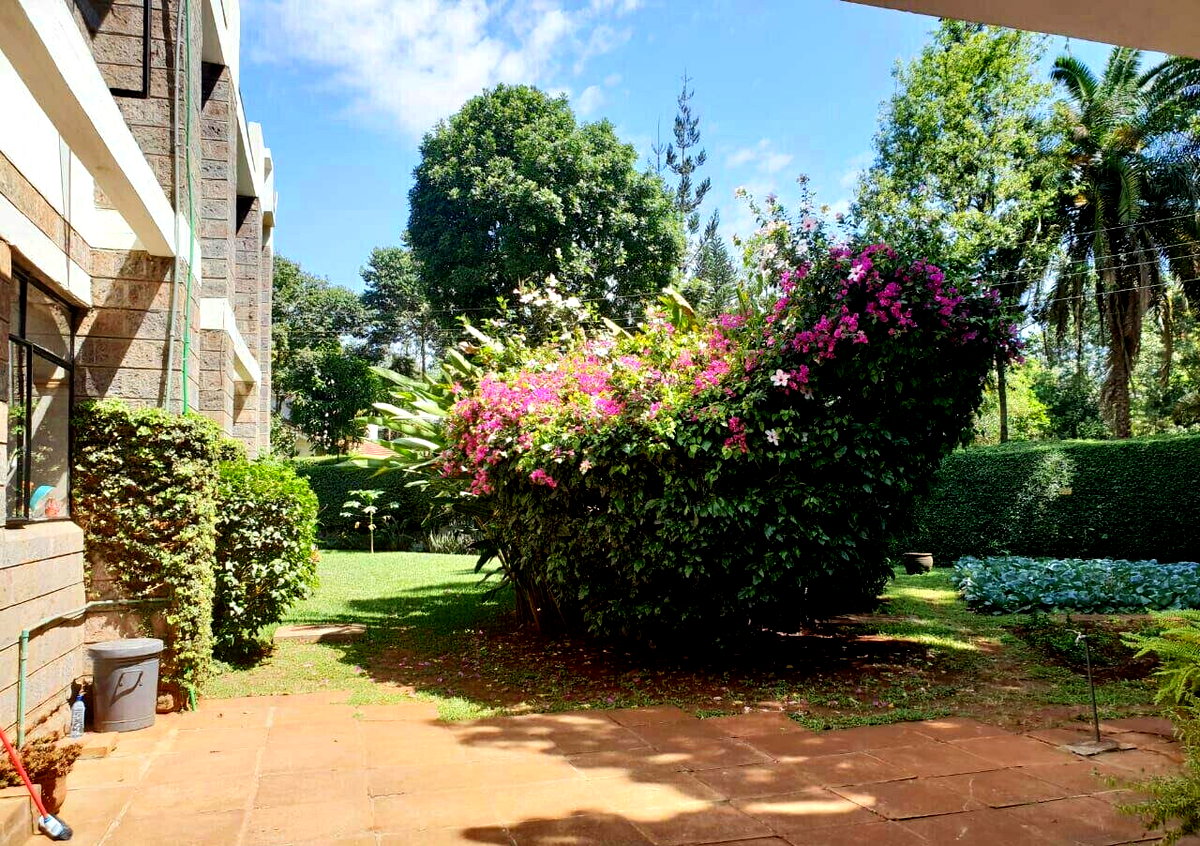 6BR Townhouse with Pool on Full Acre - Runda