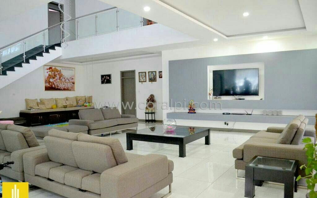 6BR Townhouse with Pool on Full Acre - Runda