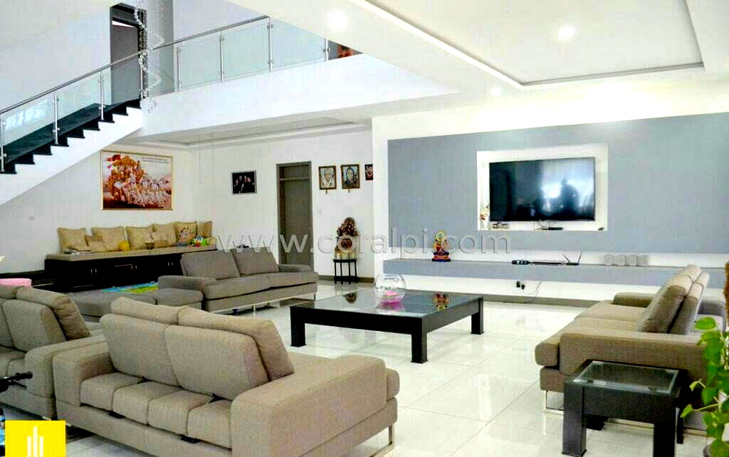 6BR Townhouse with Pool on Full Acre - Runda
