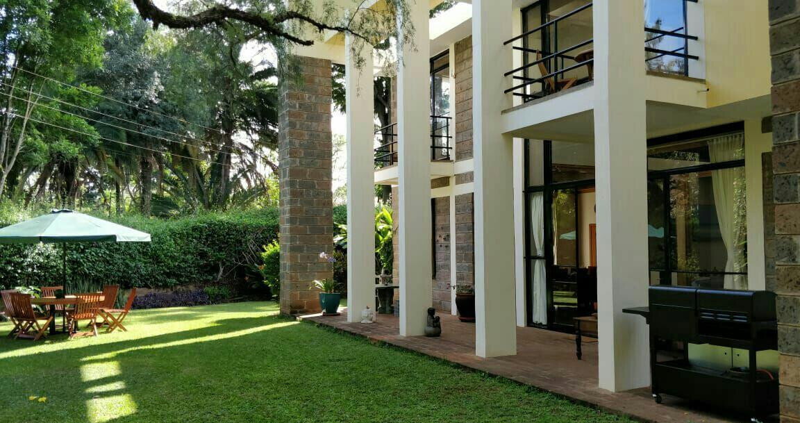 6BR Townhouse with Pool on Full Acre - Runda