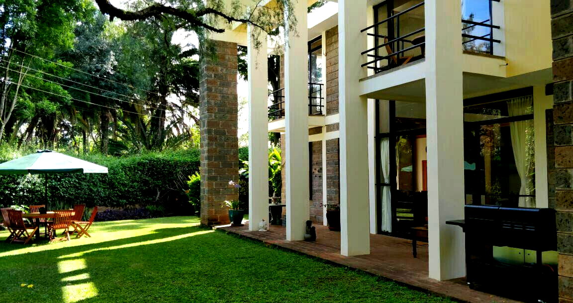 6BR Townhouse with Pool on Full Acre - Runda