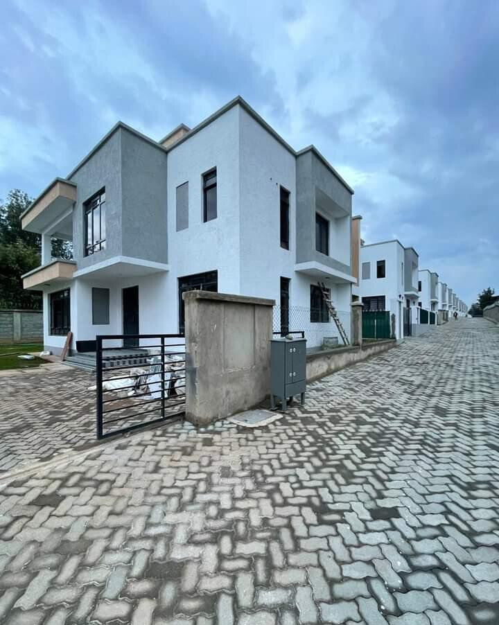 3BR Townhouse with DSQ & Ready Title Deed - Rimpa, Rongai