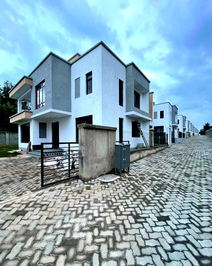 3BR Townhouse with DSQ & Ready Title Deed - Rimpa, Rongai