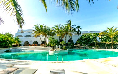 1B Beach Hotel with Garden