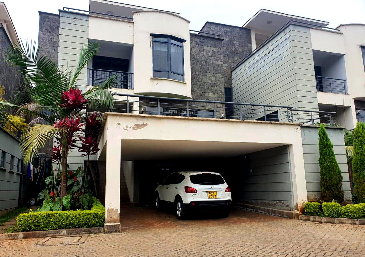 5-Ensuite Townhouse with DSQ & Generator - Spring Valley