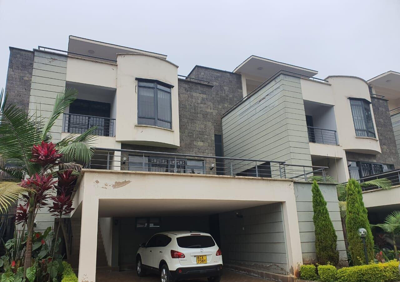 5-Ensuite Townhouse with DSQ & Generator - Spring Valley