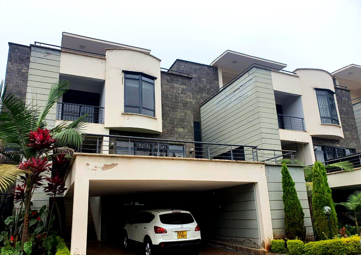5-Ensuite Townhouse with DSQ & Generator - Spring Valley