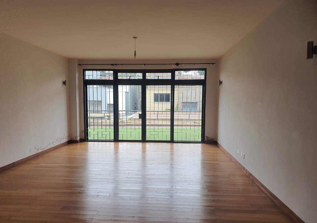 5-Ensuite Townhouse with DSQ & Generator - Spring Valley