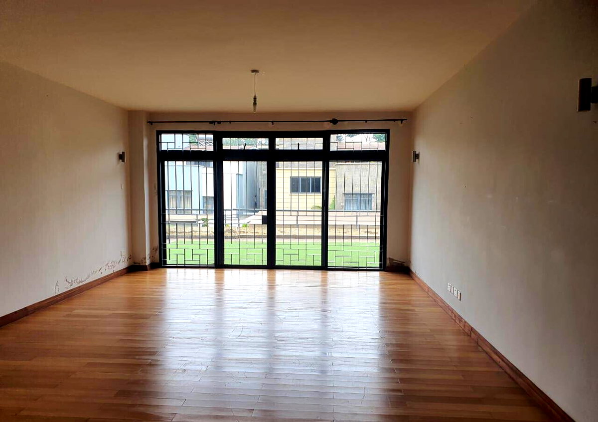 5-Ensuite Townhouse with DSQ & Generator - Spring Valley