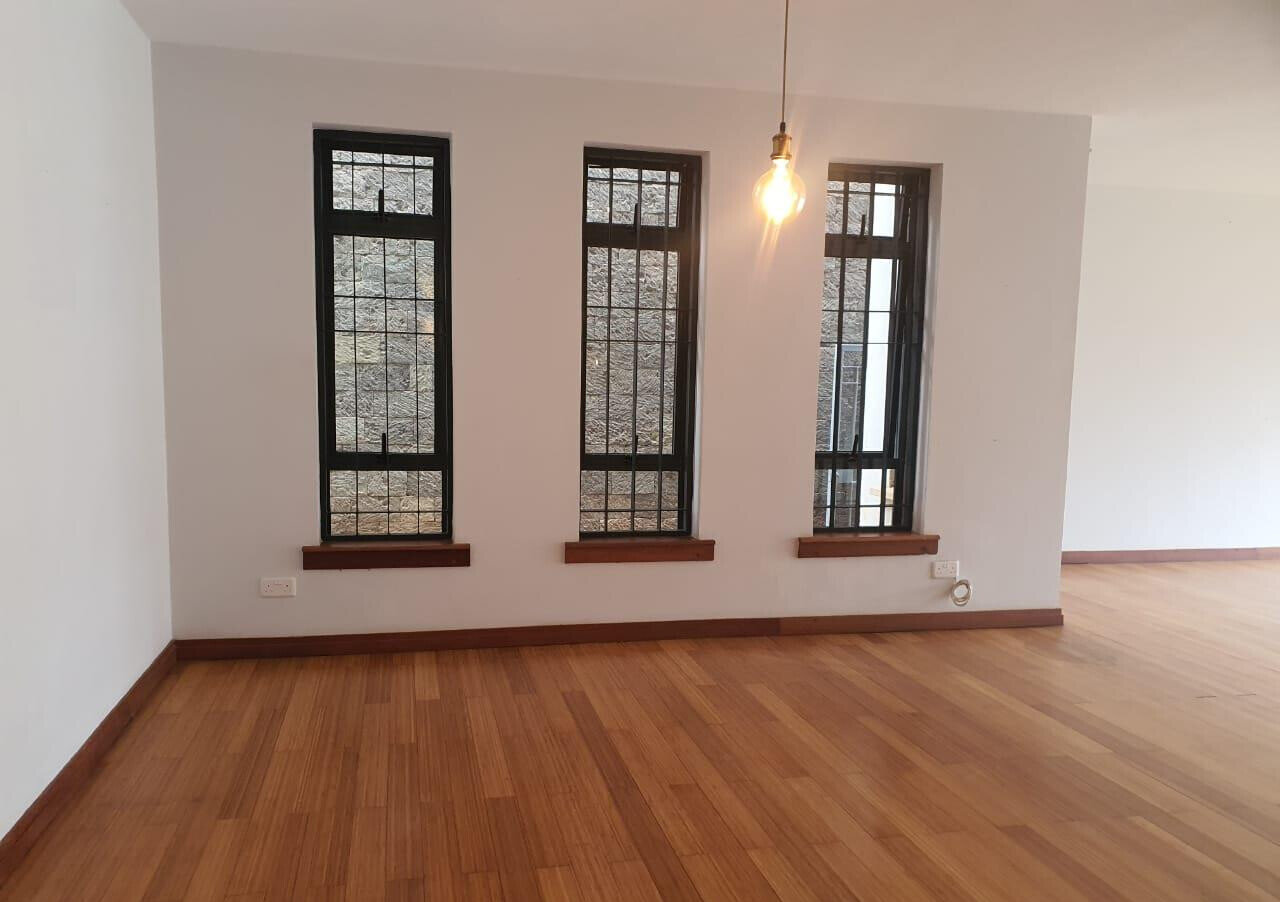 5-Ensuite Townhouse with DSQ & Generator - Spring Valley