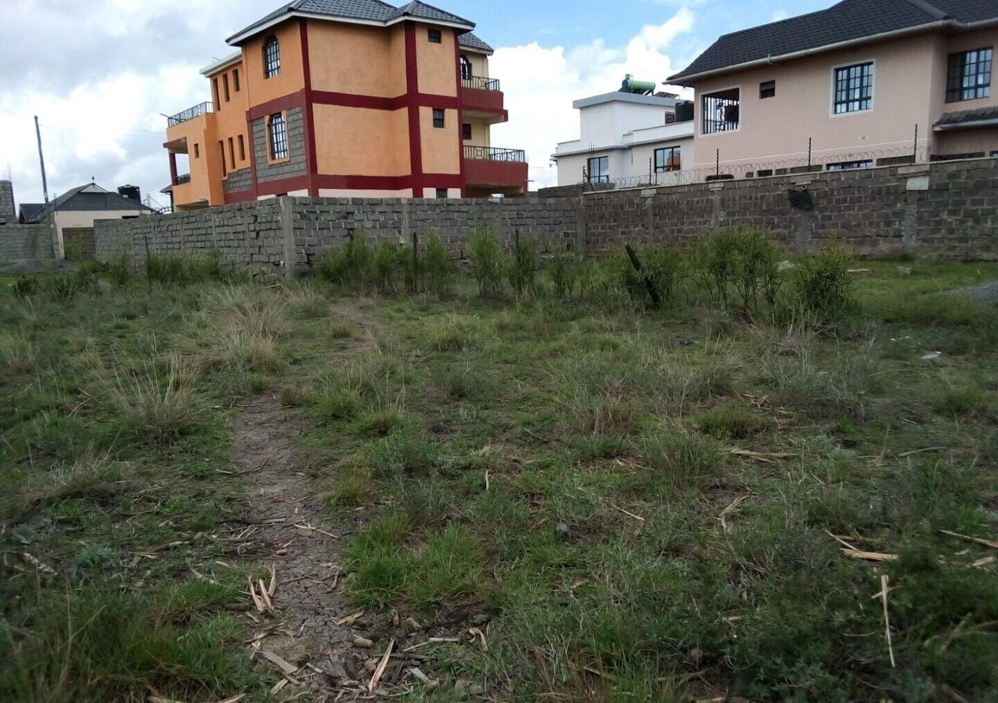 40x80 Plot Under 2.5M